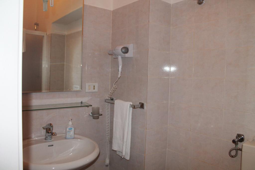 פיומיצ'ינו B&B Giorgia Airport מראה חיצוני תמונה